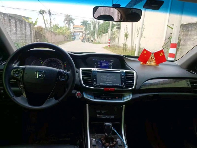 珠海14年本田雅阁3