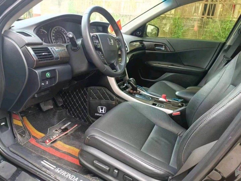 珠海14年本田雅阁7