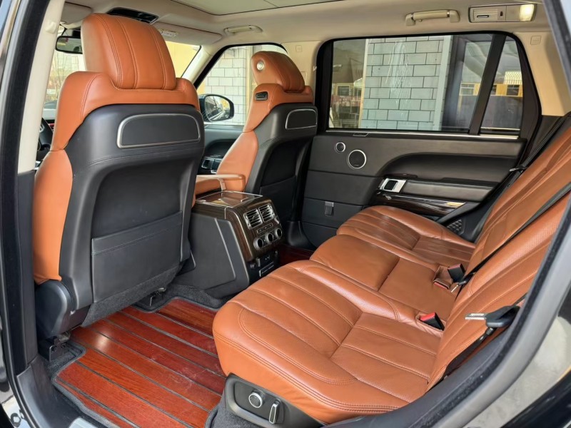 济宁16年路虎揽胜行政7