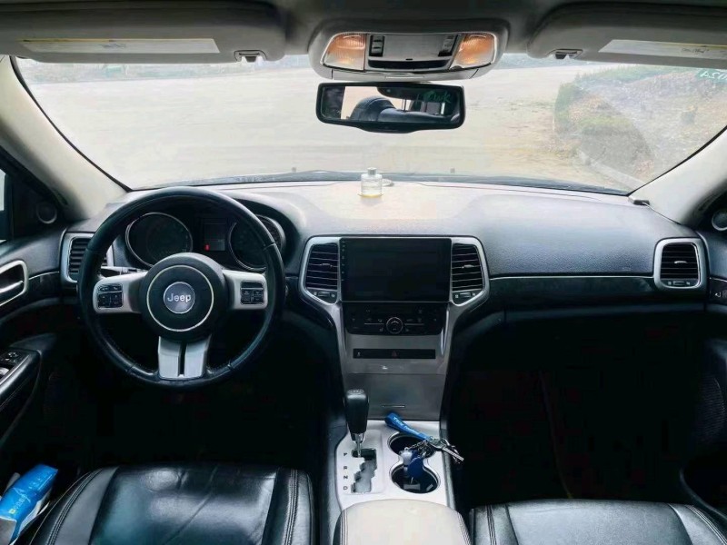 东营12年Jeep大切诺基8