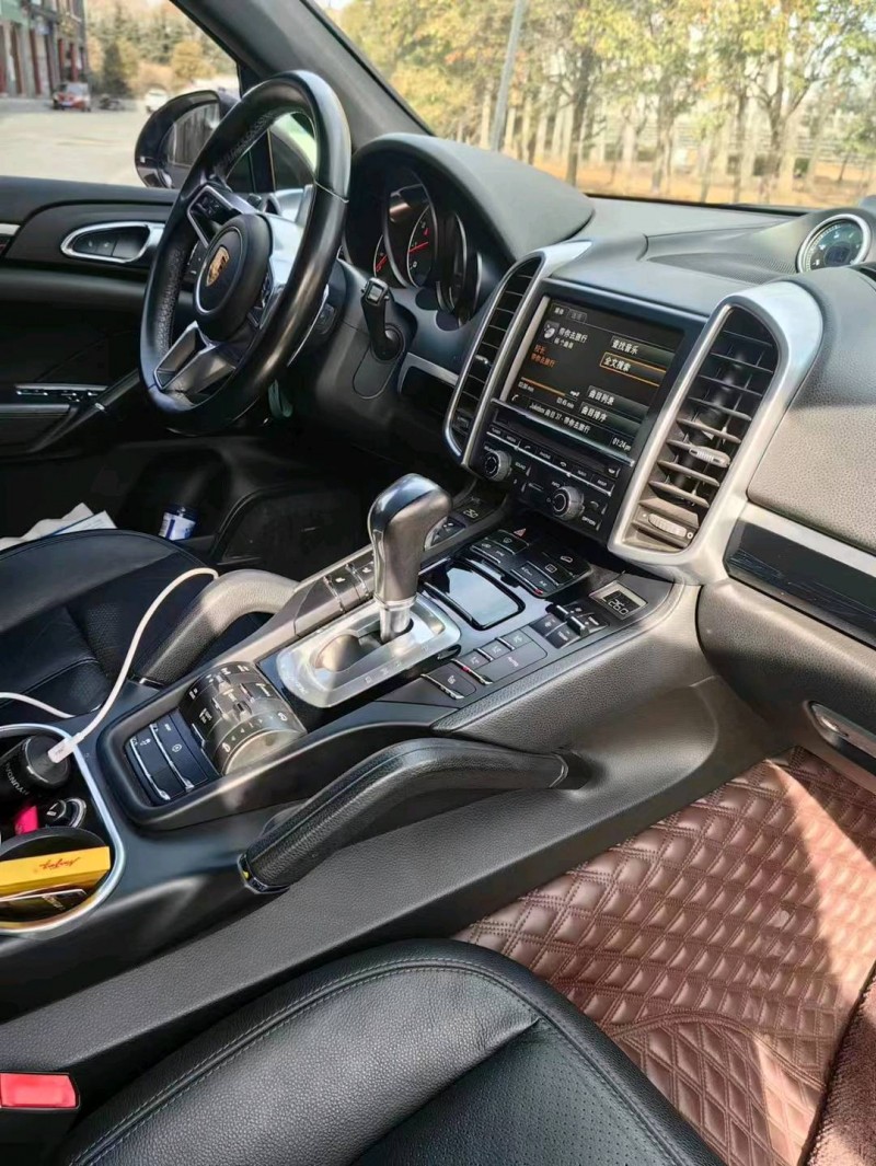 济宁15年保时捷卡宴6