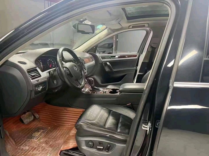 成都13年大众途锐5