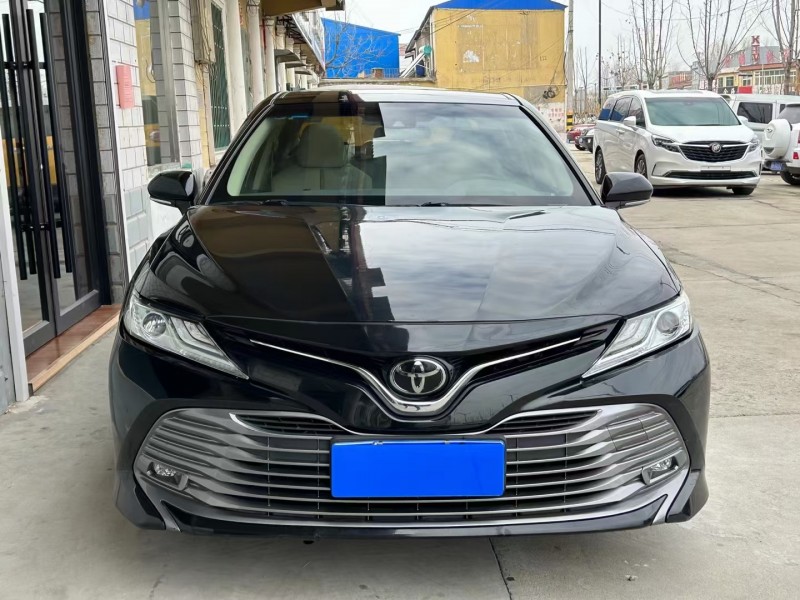 济宁18年丰田凯美瑞1