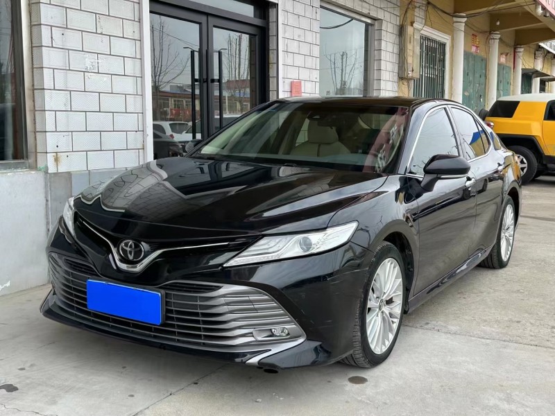 济宁18年丰田凯美瑞2