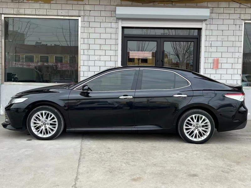 济宁18年丰田凯美瑞3