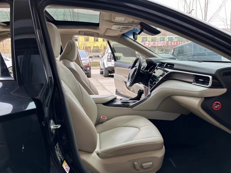 济宁18年丰田凯美瑞5