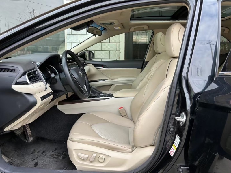 济宁18年丰田凯美瑞8