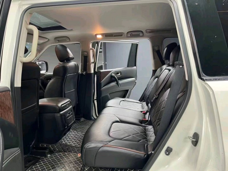 成都19年日产途乐8