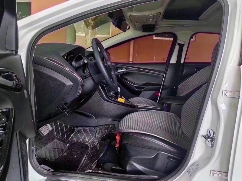 青岛16年福特福克斯4