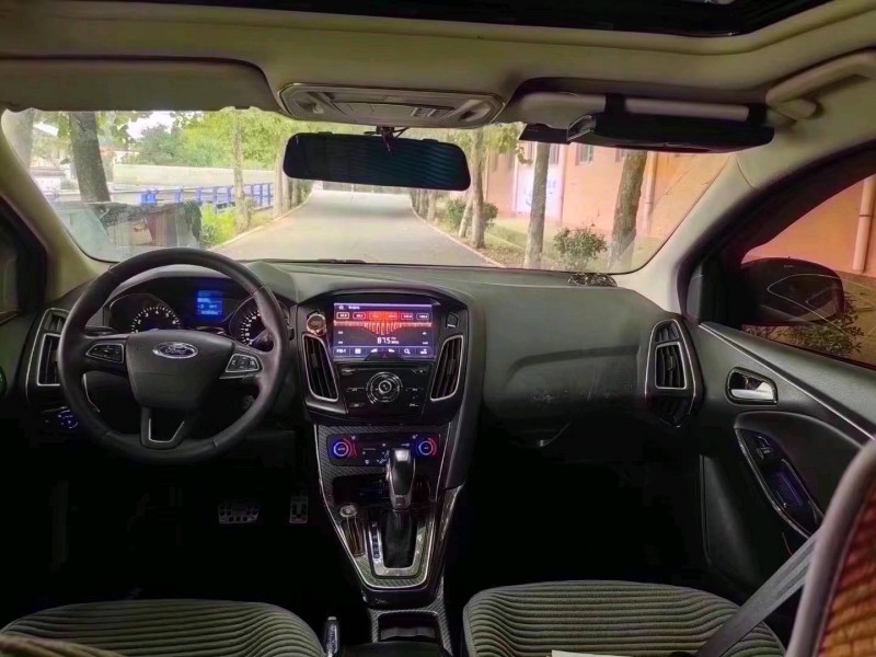 青岛16年福特福克斯5