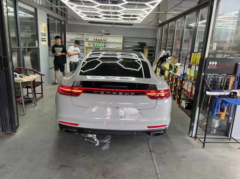 济宁18年保时捷帕拉梅拉6