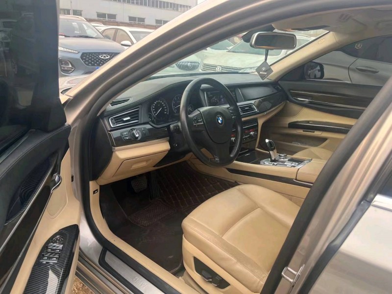 保定12年宝马7系5