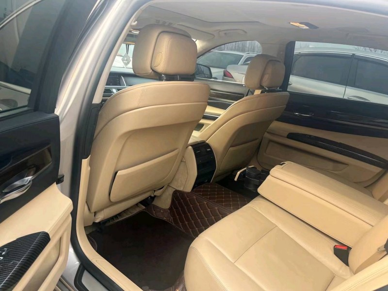 保定12年宝马7系6