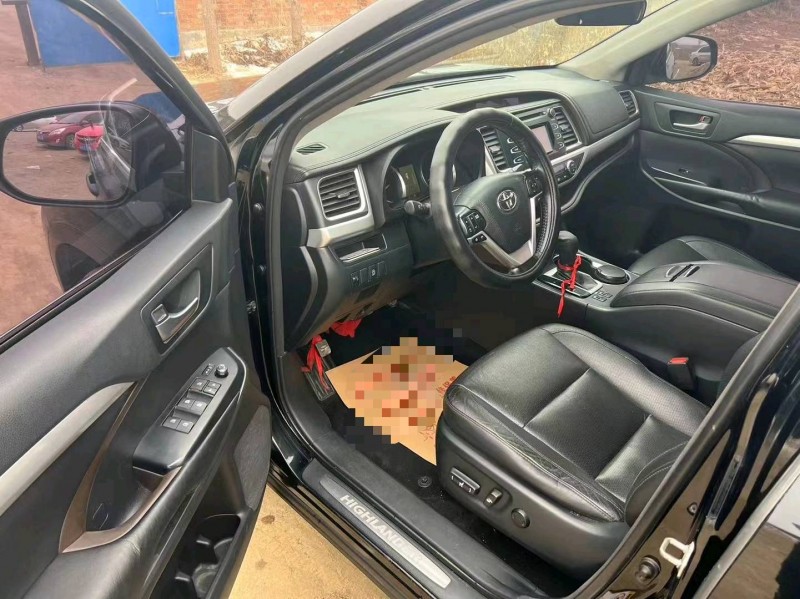 保定16年丰田汉兰达6