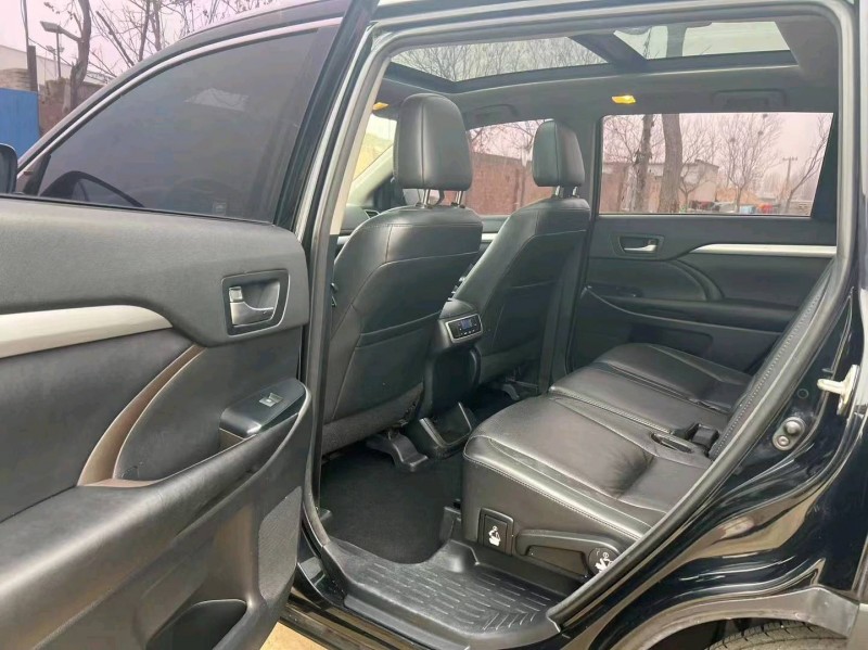 保定16年丰田汉兰达7