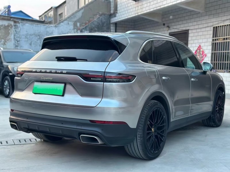 济宁19年保时捷卡宴8