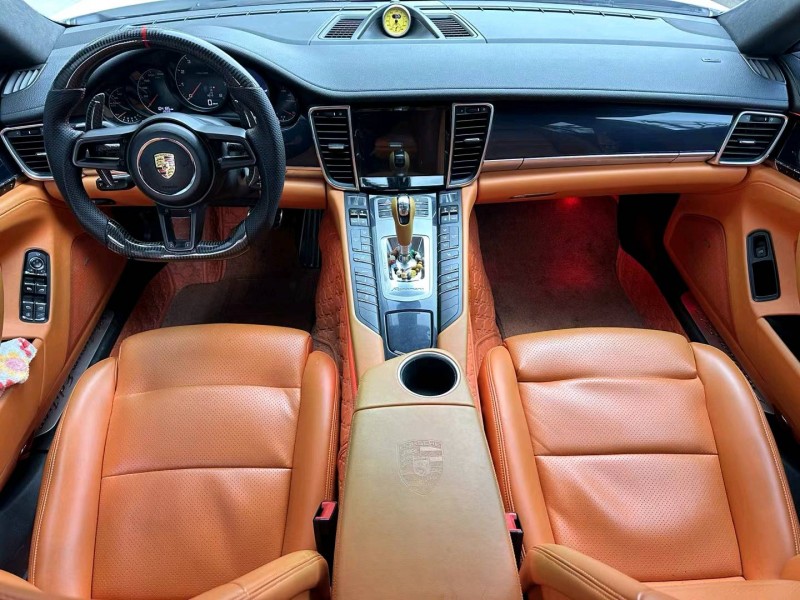 济宁13年保时捷帕拉梅拉6