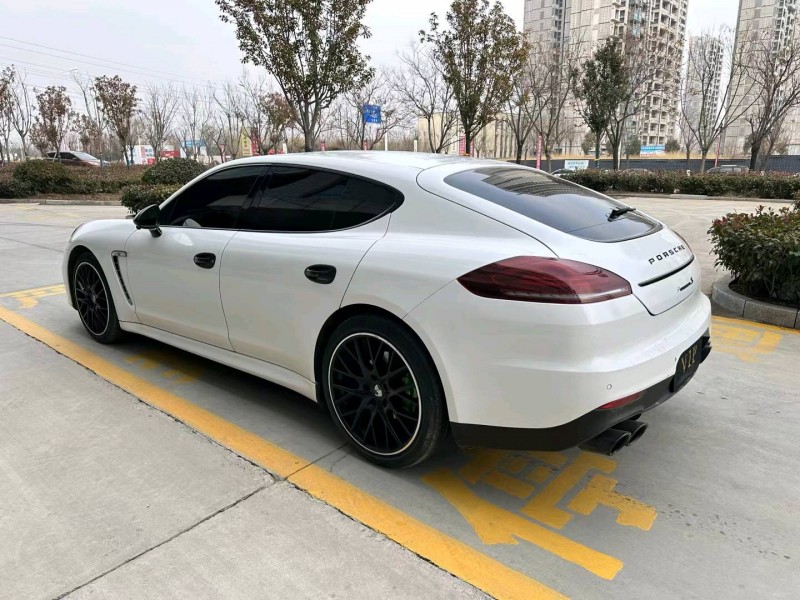 济宁13年保时捷帕拉梅拉7