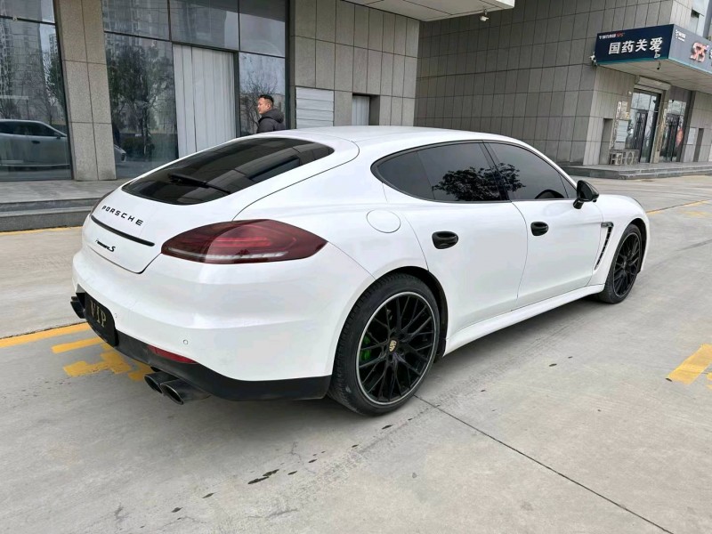 济宁13年保时捷帕拉梅拉8