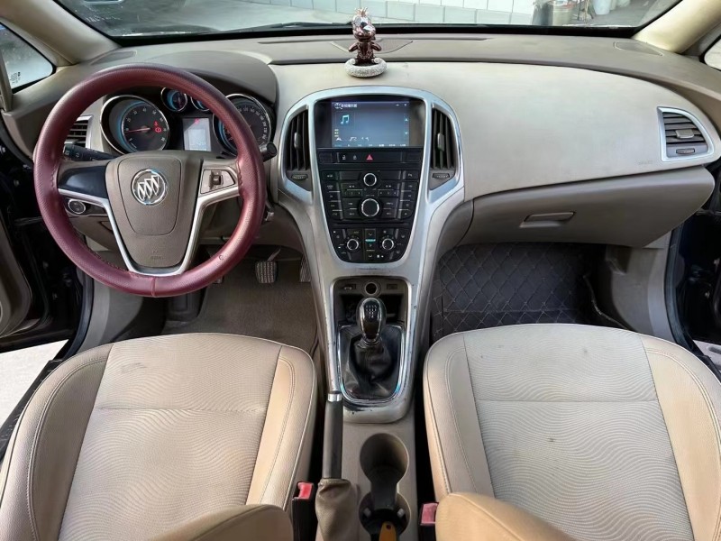 济宁13年别克英朗7