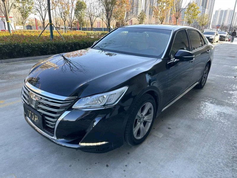 济宁17年丰田皇冠3