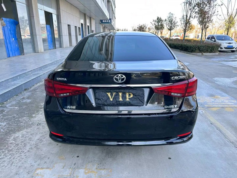 济宁17年丰田皇冠9