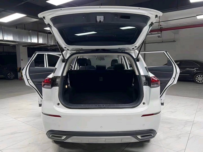 成都20年长安汽车欧尚7