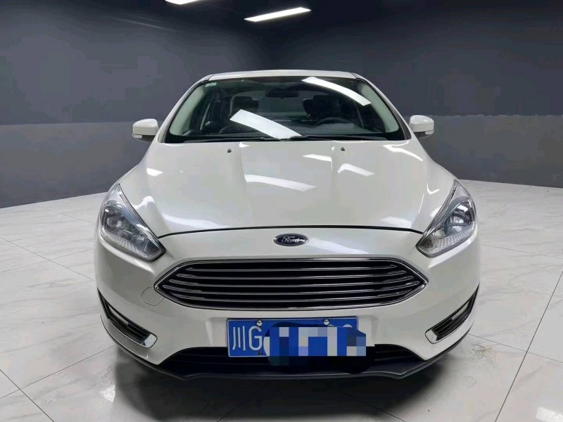 成都16年福特福克斯1