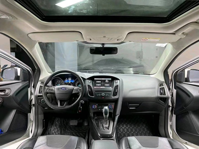 成都16年福特福克斯5