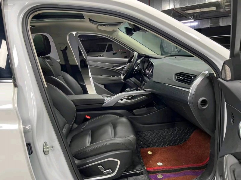 成都21年吉利星越7