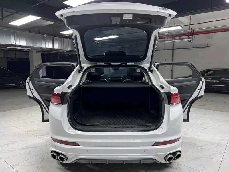 成都21年吉利星越8