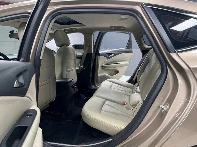 成都18年别克威朗7