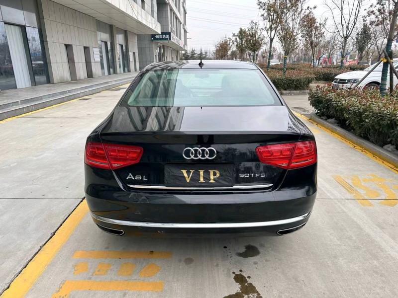 济宁13年奥迪A8L9