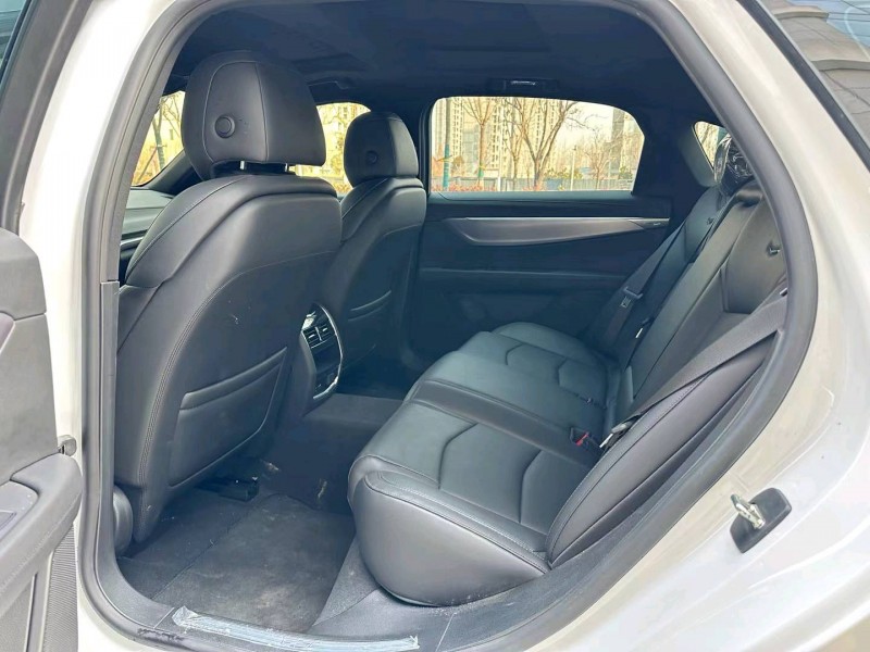 济宁23年凯迪拉克CT66