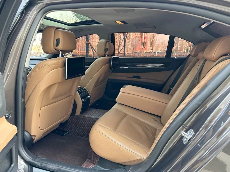 济宁13年宝马7系5