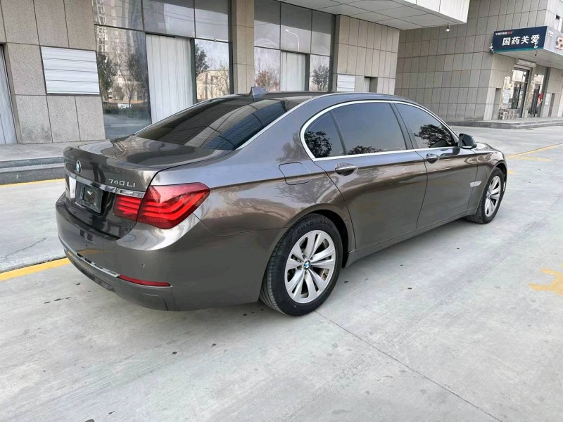 济宁13年宝马7系8