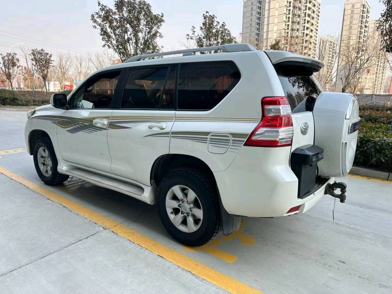 济宁17年丰田普拉多7