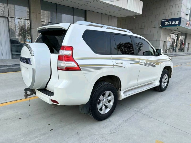 济宁17年丰田普拉多8