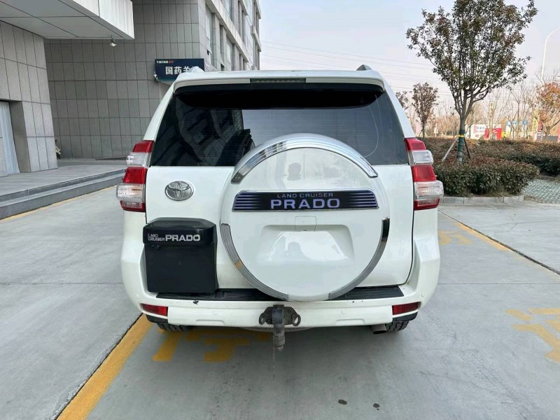 济宁17年丰田普拉多9