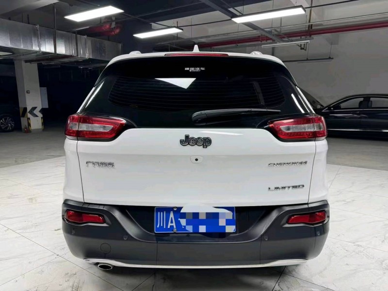 成都19年Jeep自由光5