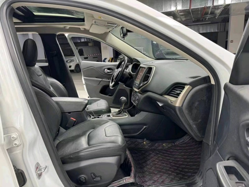 成都19年Jeep自由光6