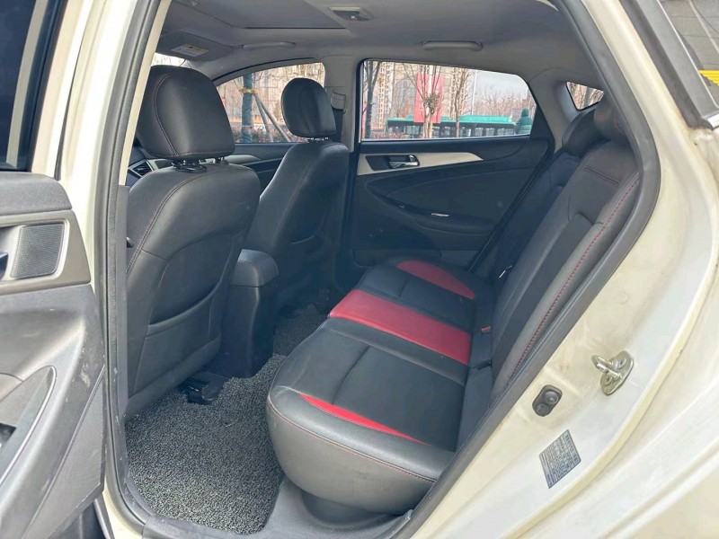 济宁17年长安汽车逸动4