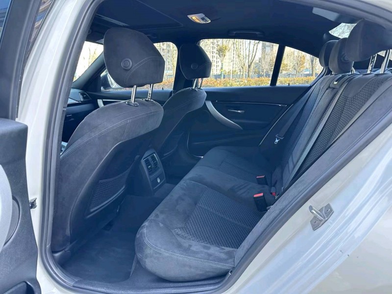 济宁17年宝马3系6