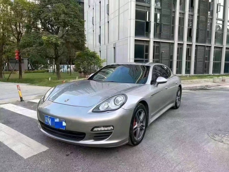 汕头12年保时捷帕拉梅拉2