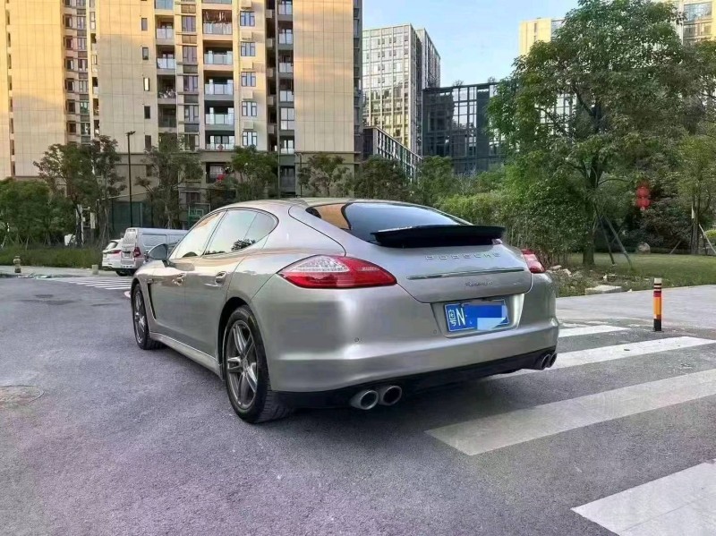 汕头12年保时捷帕拉梅拉4