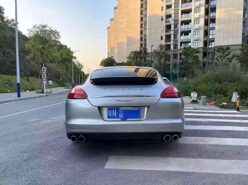 汕头12年保时捷帕拉梅拉5