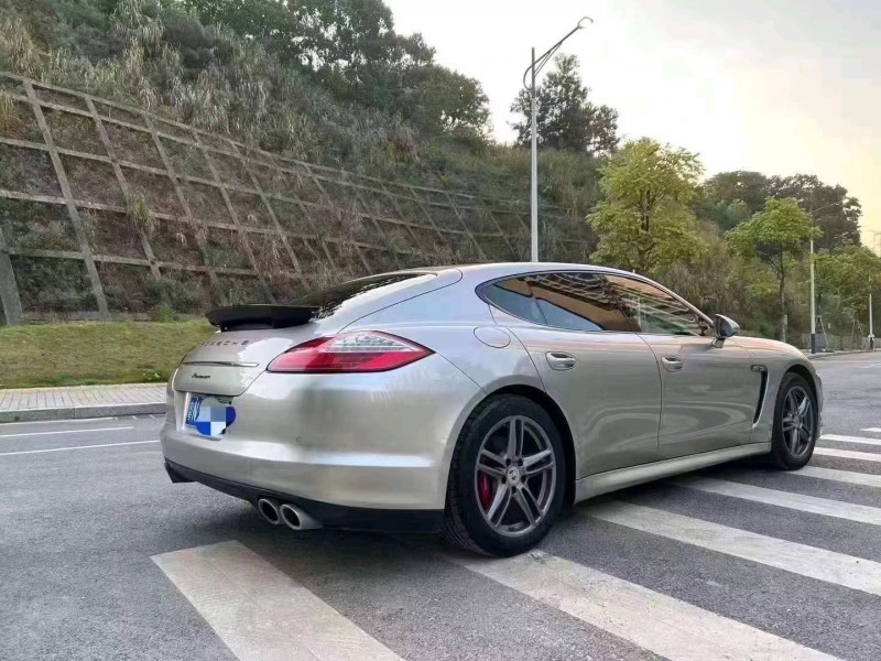 汕头12年保时捷帕拉梅拉7