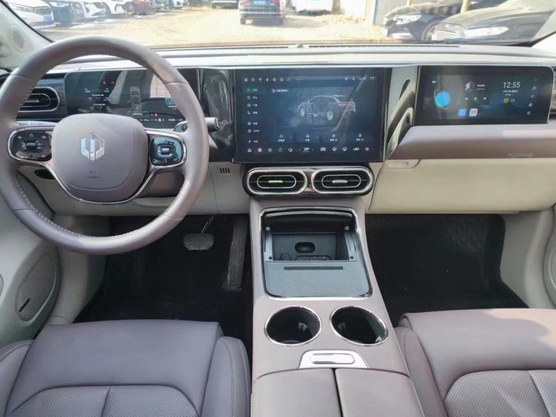 許昌23年零跑汽車C116