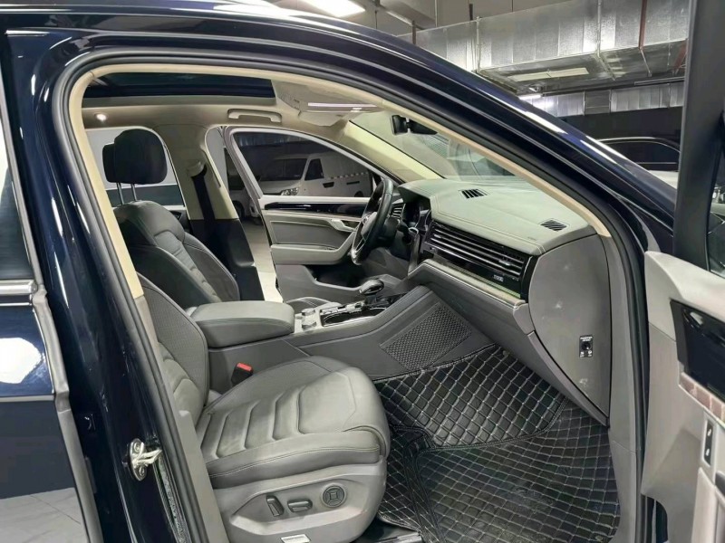 成都21年大众途锐9