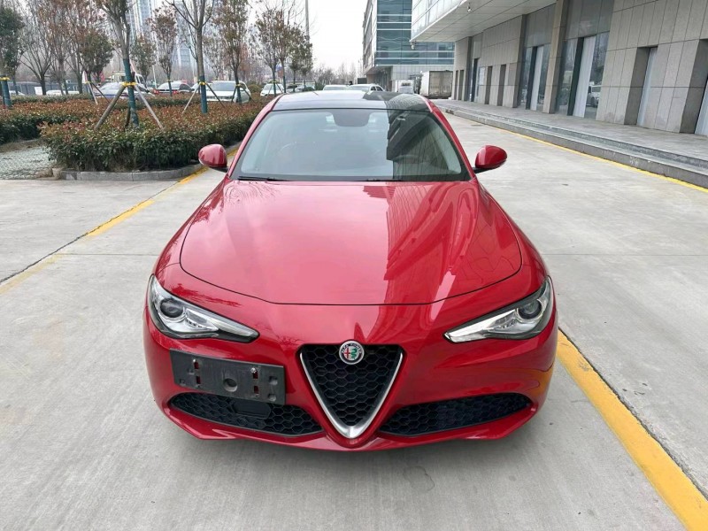 枣庄17年阿尔法·罗密欧Giulia1